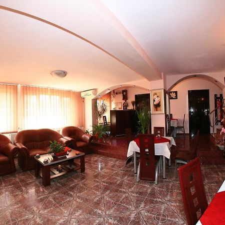 Hotel Radena à Arad Extérieur photo