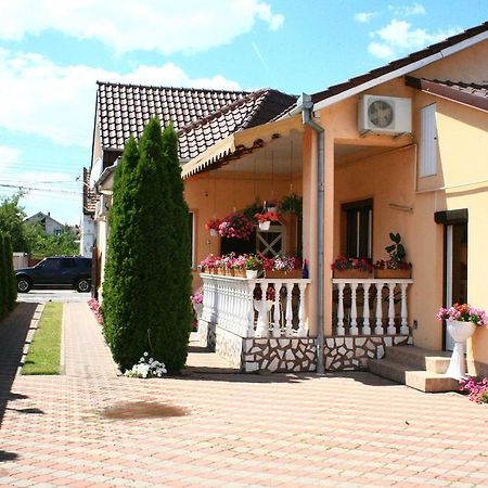 Hotel Radena à Arad Extérieur photo