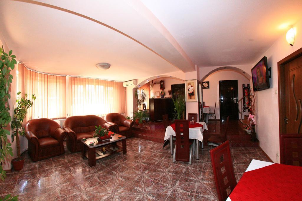 Hotel Radena à Arad Extérieur photo