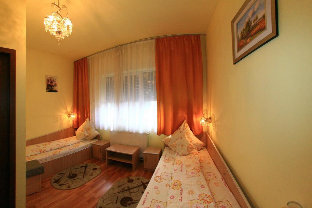 Hotel Radena à Arad Chambre photo