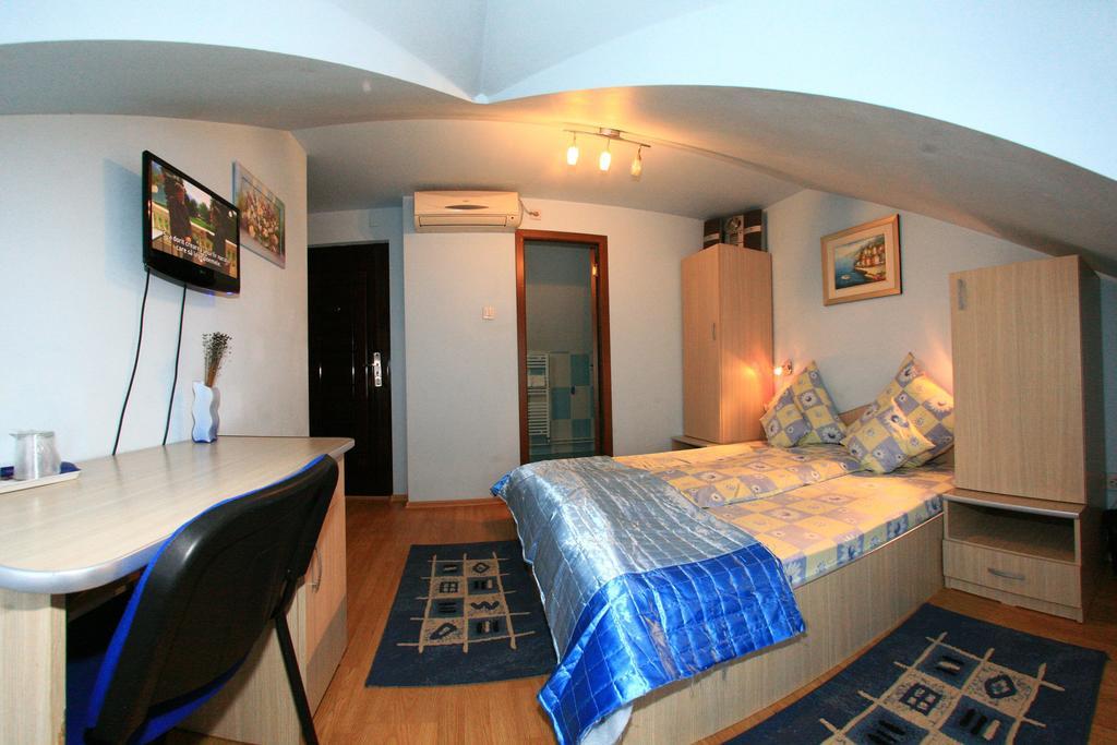 Hotel Radena à Arad Chambre photo
