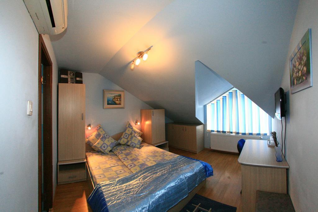 Hotel Radena à Arad Chambre photo