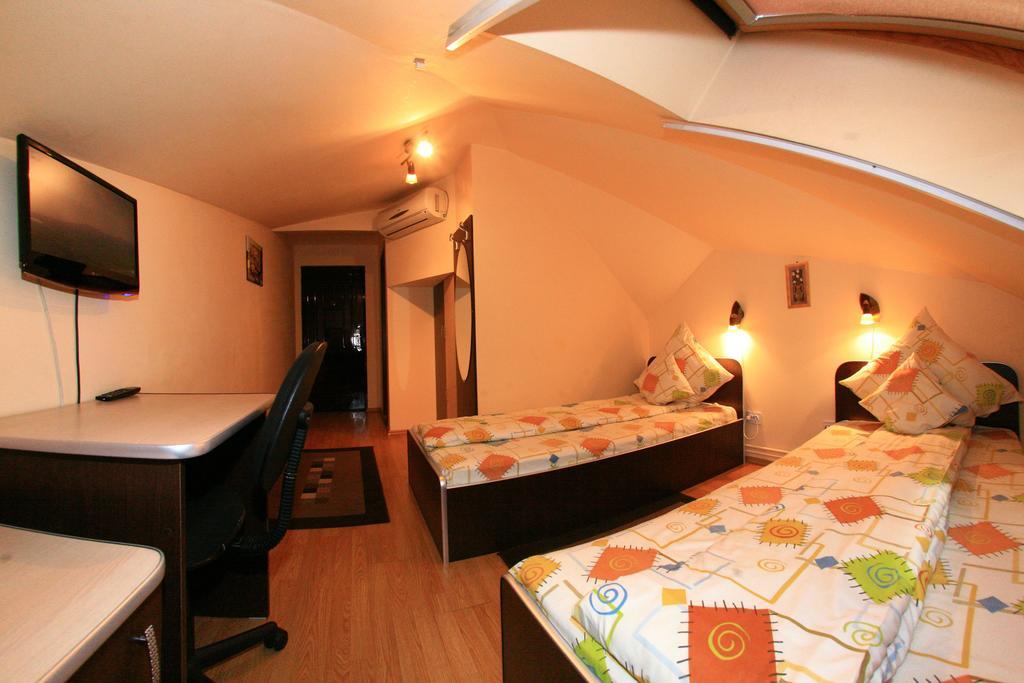Hotel Radena à Arad Chambre photo