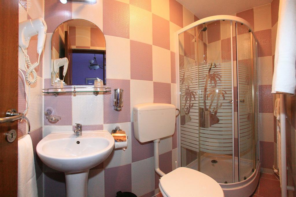Hotel Radena à Arad Chambre photo