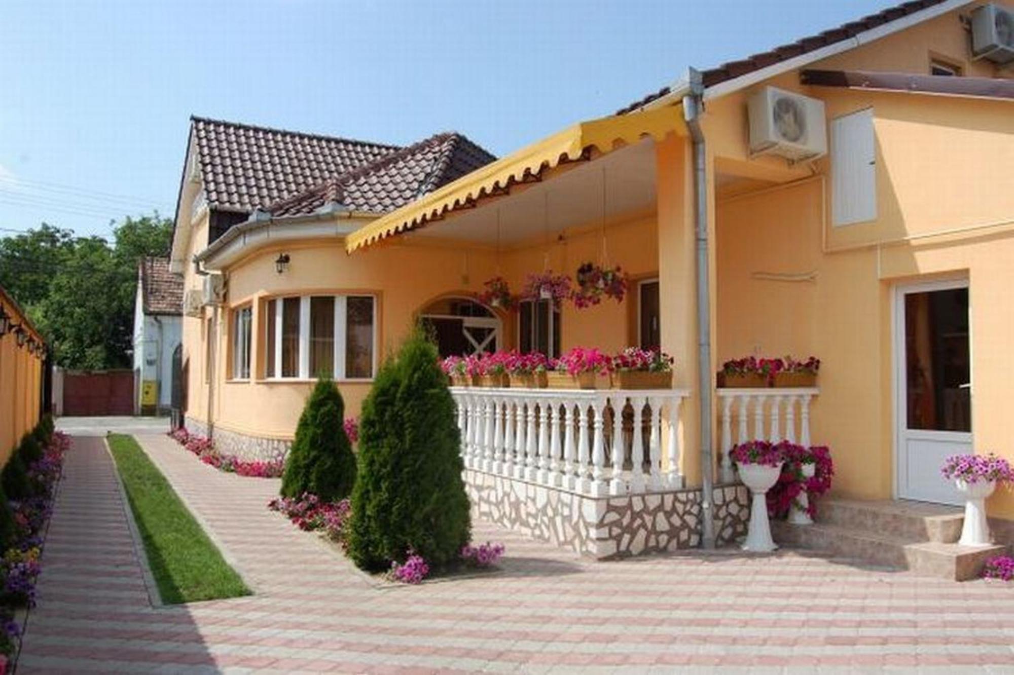 Hotel Radena à Arad Extérieur photo